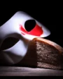 Máscara de teatro e pão