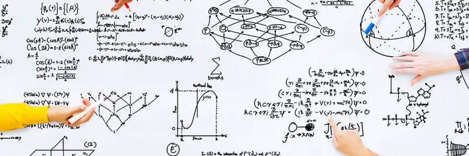 Mãos de pessoas fazendo contas de matemática