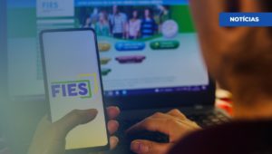 Estudantes empenhados e gratos absorvendo a luz da educação no "Fies Social".