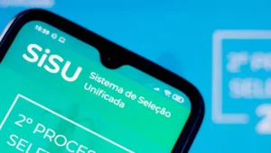 celular com foco em tela do sisu