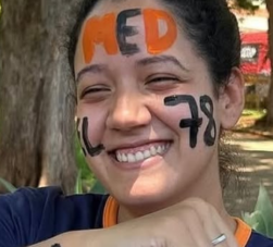 Estudante passa em medicina na UEL após 9 anos de cursinho
